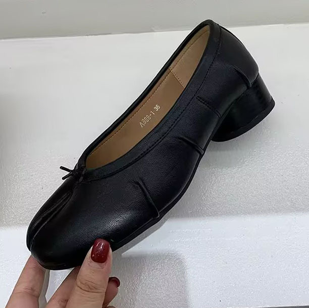 Női Mary Jane cipők — kerek orr, vastag sarok, sarokmagasság 3–6 cm, felső rész: szuper rost