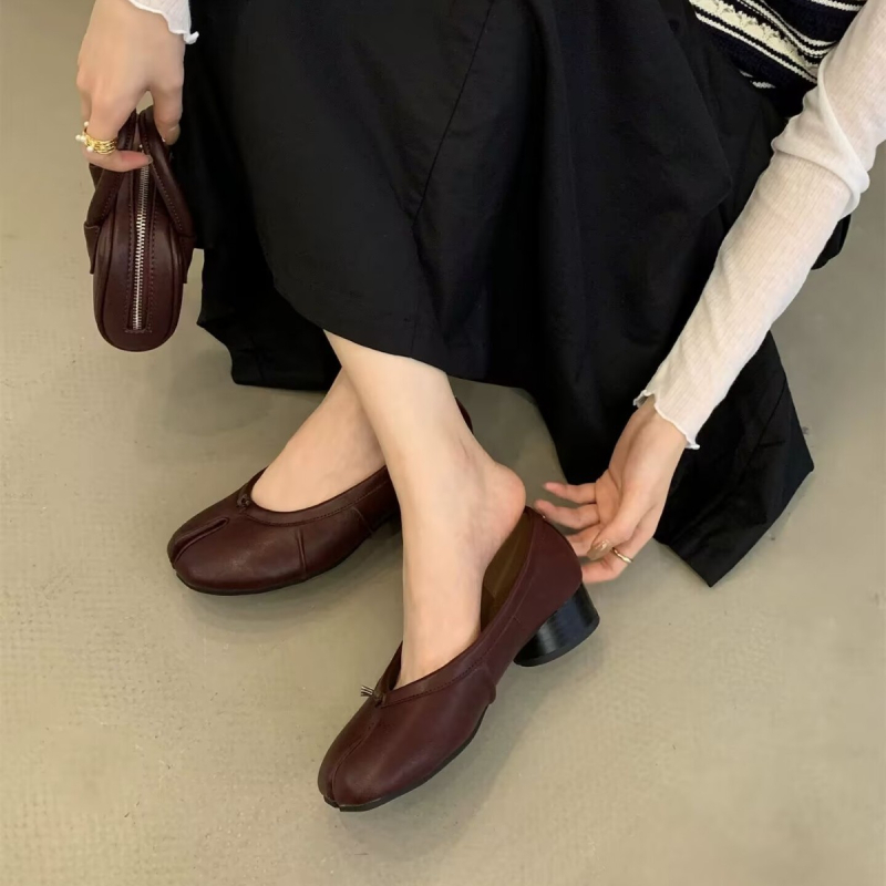 Női Mary Jane cipők — kerek orr, vastag sarok, sarokmagasság 3–6 cm, felső rész: szuper rost