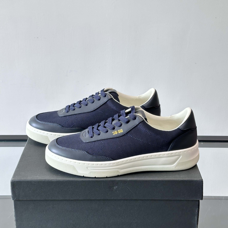 Vīriešu ādas sneakers - elpojoši, apaļš purns, ar šņorēm, zemas profils, gumijas zole, iekšējā zole no jēra ādas