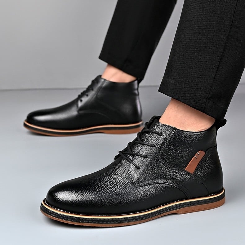 Férfi Martin csizmák, középmagas szárú, felső rész split bőrből, gumírozott talp, alacsony sarok