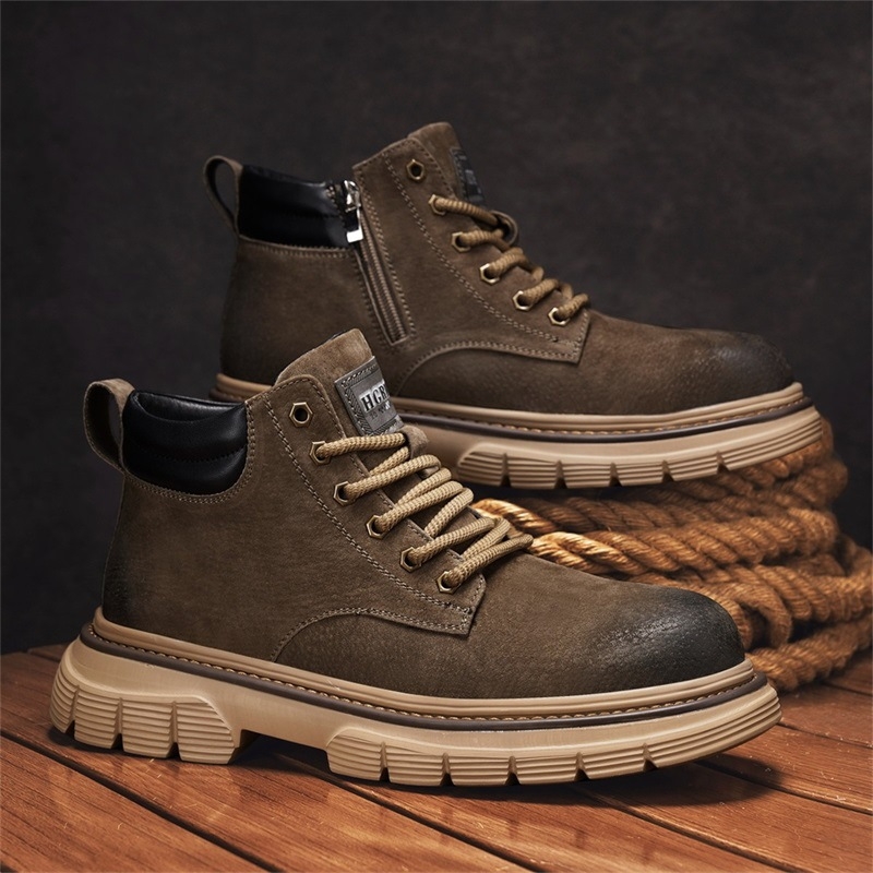 Férfi Martin csizma - vintage munkás csizma, felső anyag: másodlagos disznó bőr, bélés: mesterséges szőrme, talp: gumi csúszásmentes és vízálló, csizma magasság: középmagas (20–28 cm), előre fűző