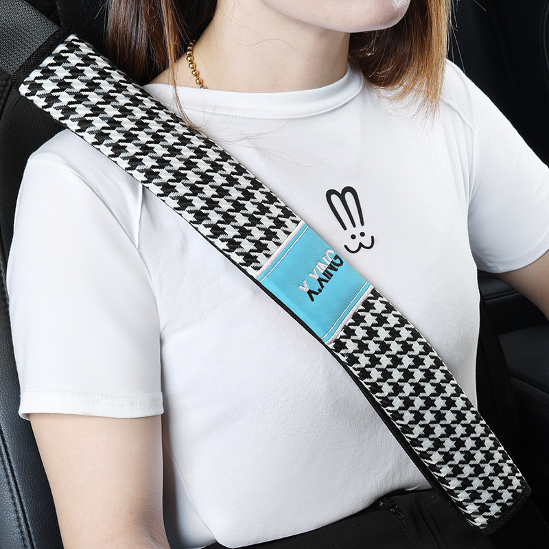 Podložka na ramenný pás bezpečnostného pásu automobilu so vzorom houndstooth, predĺžená pre autá a nákladné vozidlá, značka red chrysanthemum, prispôsobiteľná.