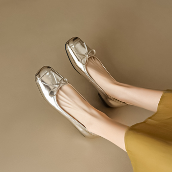 Női masnis lapos talpú loaferek, balerina-stílusú, marhabőrből, alacsony felsőrésszel, gumitalppal