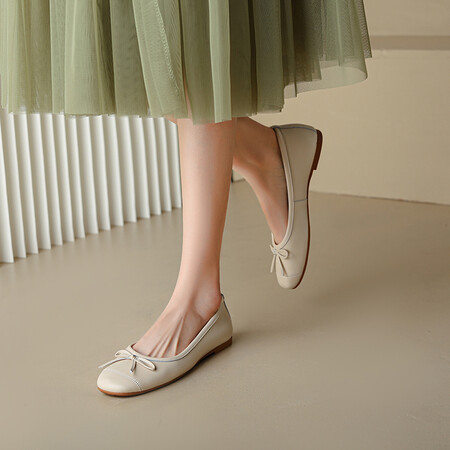 Női masnis lapos talpú loaferek, balerina-stílusú, marhabőrből, alacsony felsőrésszel, gumitalppal