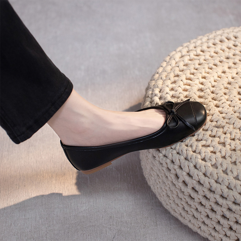 Női masnis lapos talpú loaferek, balerina-stílusú, marhabőrből, alacsony felsőrésszel, gumitalppal