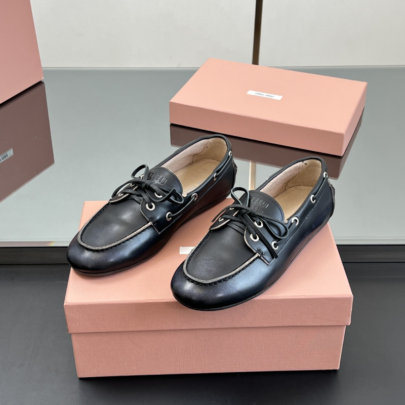 Ženske ravne cipele, okrugla nosnica, gornji dio od kože prvog sloja krave, gumeni potplat, slip-on
