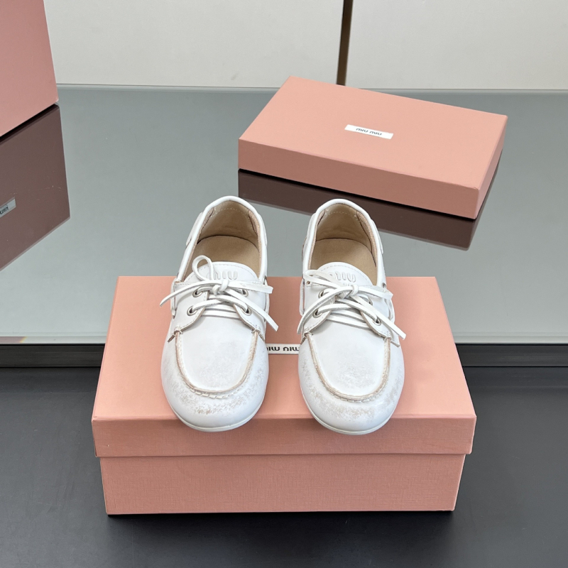 Ženske ravne cipele, okrugla nosnica, gornji dio od kože prvog sloja krave, gumeni potplat, slip-on