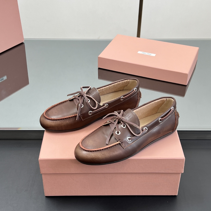 Ženske ravne cipele, okrugla nosnica, gornji dio od kože prvog sloja krave, gumeni potplat, slip-on