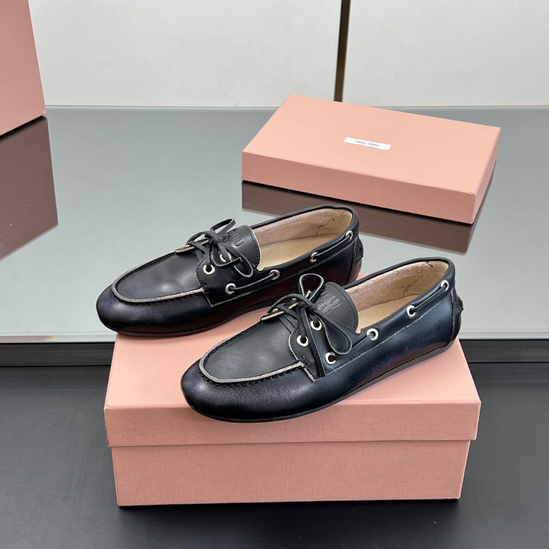 Ženske ravne cipele, okrugla nosnica, gornji dio od kože prvog sloja krave, gumeni potplat, slip-on