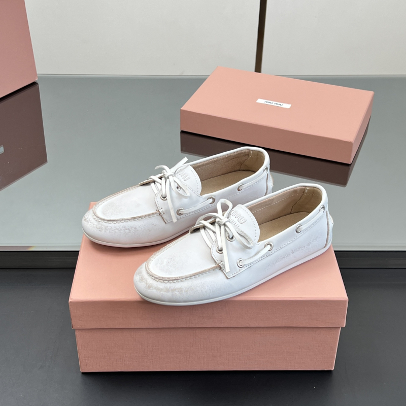 Ženske ravne cipele, okrugla nosnica, gornji dio od kože prvog sloja krave, gumeni potplat, slip-on