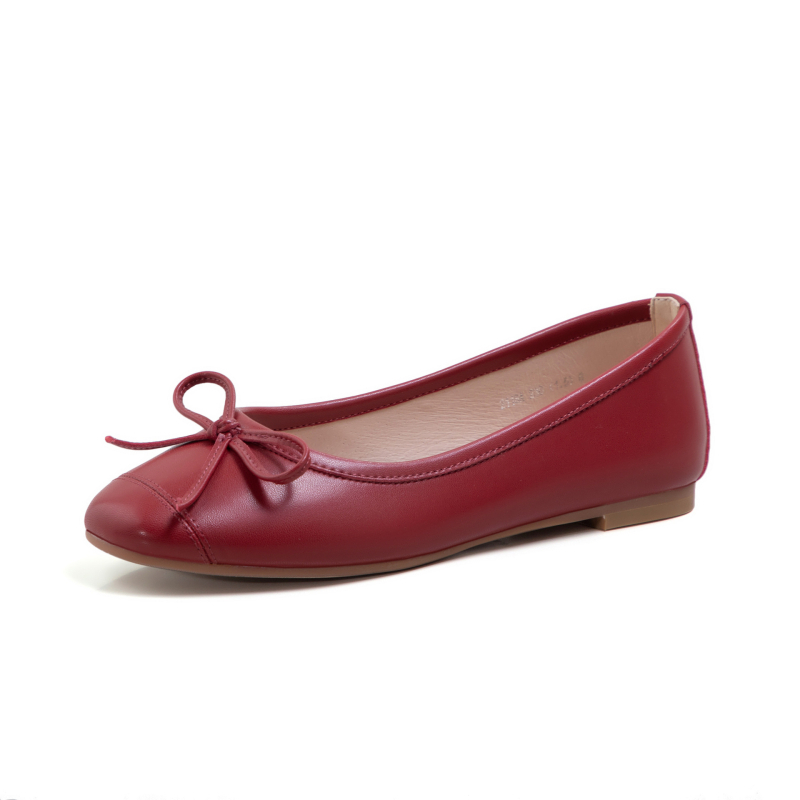 Ženské mokasíny slip-on z hovädzej kože, okrúhla špička, gumová podrážka, plochý podpätok 0–1 cm