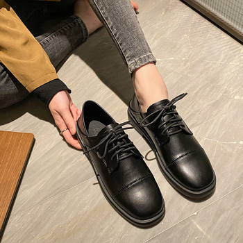 Dámske mikrovláknové loafery, zaoblený špička, plyšové vnútro, gumová podrážka, 3–5 cm stredný podpätok, slip-on