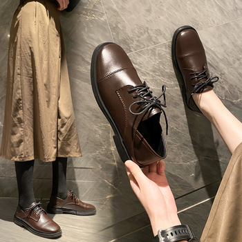 Dámske mikrovláknové loafery, zaoblený špička, plyšové vnútro, gumová podrážka, 3–5 cm stredný podpätok, slip-on