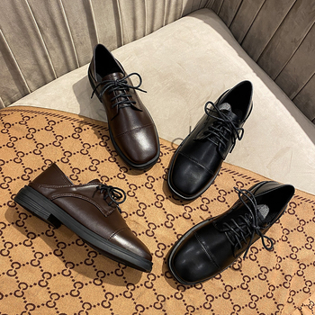 Dámske mikrovláknové loafery, zaoblený špička, plyšové vnútro, gumová podrážka, 3–5 cm stredný podpätok, slip-on