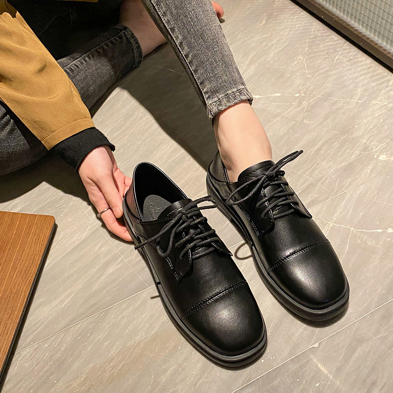 Dámske mikrovláknové loafery, zaoblený špička, plyšové vnútro, gumová podrážka, 3–5 cm stredný podpätok, slip-on