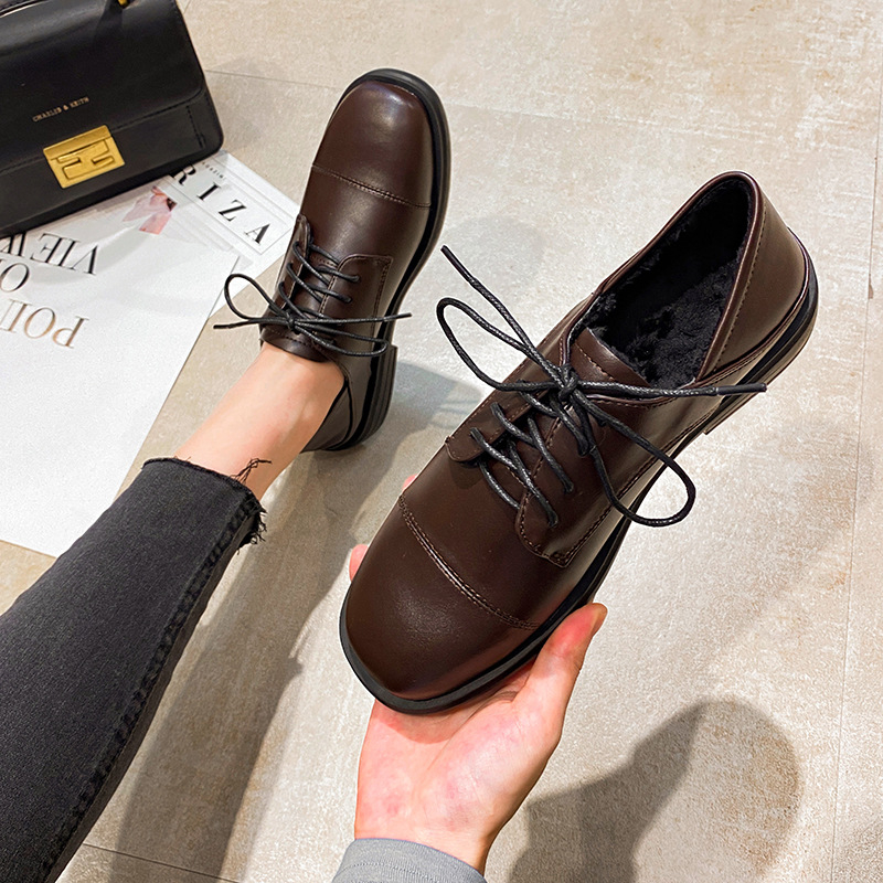 Dámske mikrovláknové loafery, zaoblený špička, plyšové vnútro, gumová podrážka, 3–5 cm stredný podpätok, slip-on