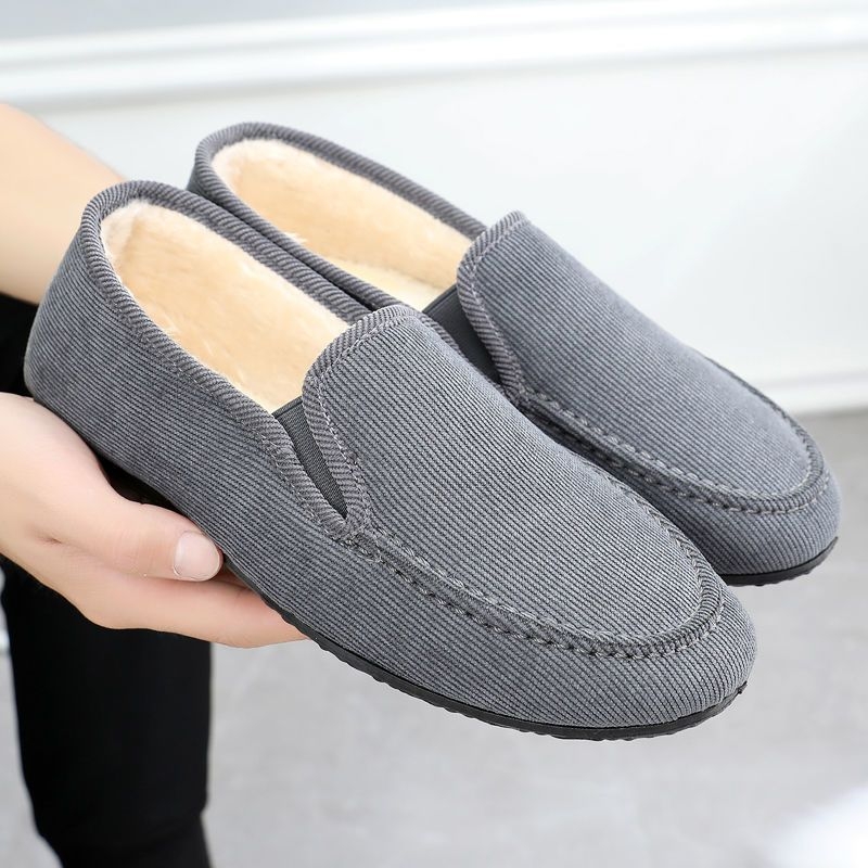 Pánske zimné slip-on mokasíny s fleecovou podšívkou, vrchný materiál bavlna, špičatý nos, gumová podrážka
