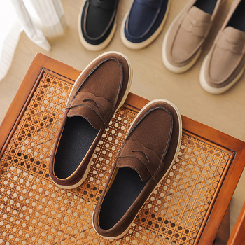 Vīriešu slip-on loaferi, nubukā augšdaļa, gumijas zole, apaļš purns, zems masīvs papēdis