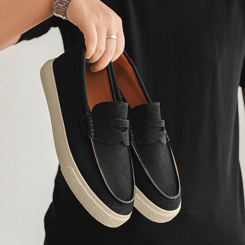 Vīriešu slip-on loaferi, nubukā augšdaļa, gumijas zole, apaļš purns, zems masīvs papēdis