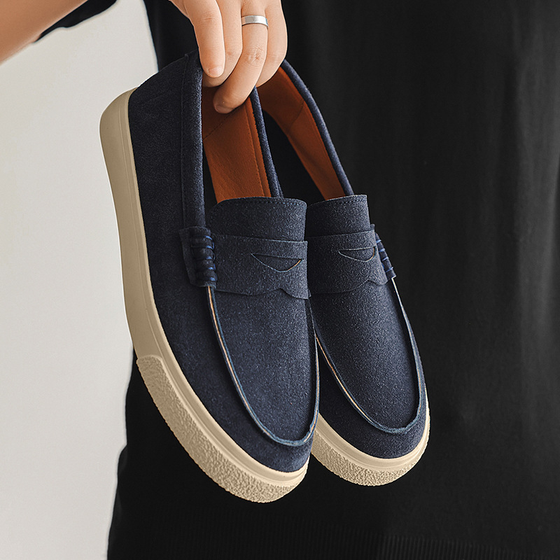 Vīriešu slip-on loaferi, nubukā augšdaļa, gumijas zole, apaļš purns, zems masīvs papēdis