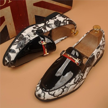 Meeste loaferid superfiber ülemise osaga, terav varvas, äri stiil, ühtlane muster