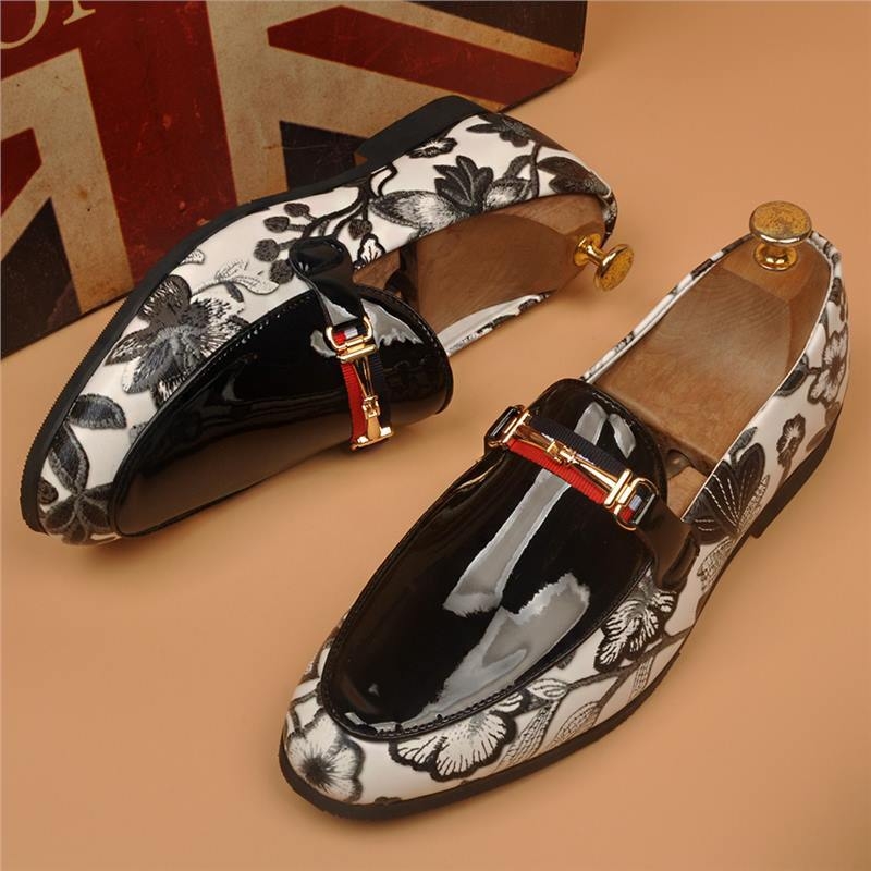 Meeste loaferid superfiber ülemise osaga, terav varvas, äri stiil, ühtlane muster