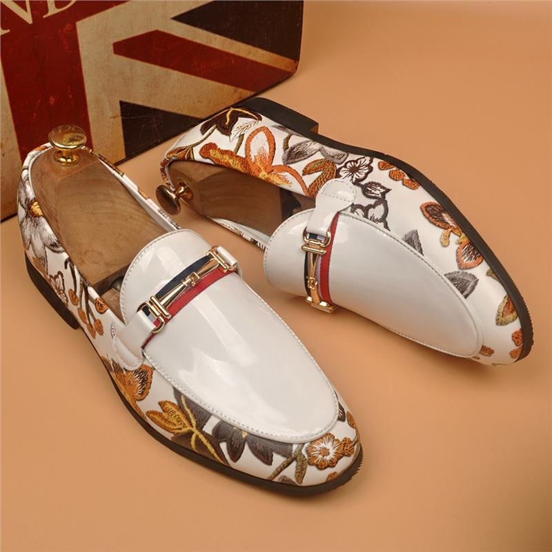 Meeste loaferid superfiber ülemise osaga, terav varvas, äri stiil, ühtlane muster