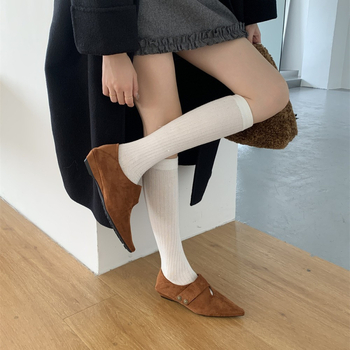 Moterų bateliai su aštriu pirštu, viršutinė medžiaga: superfibra, žemas plokščias kulnas, PU pada, vidpadis mikropluošto