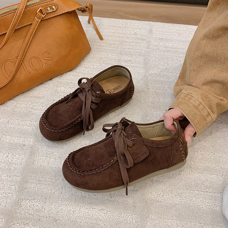Ženski nubuk loafers s prednjim vezivanjem, zaobljen vrh, gumeni potplat, PU uložak, visina potpetice 3–5 cm