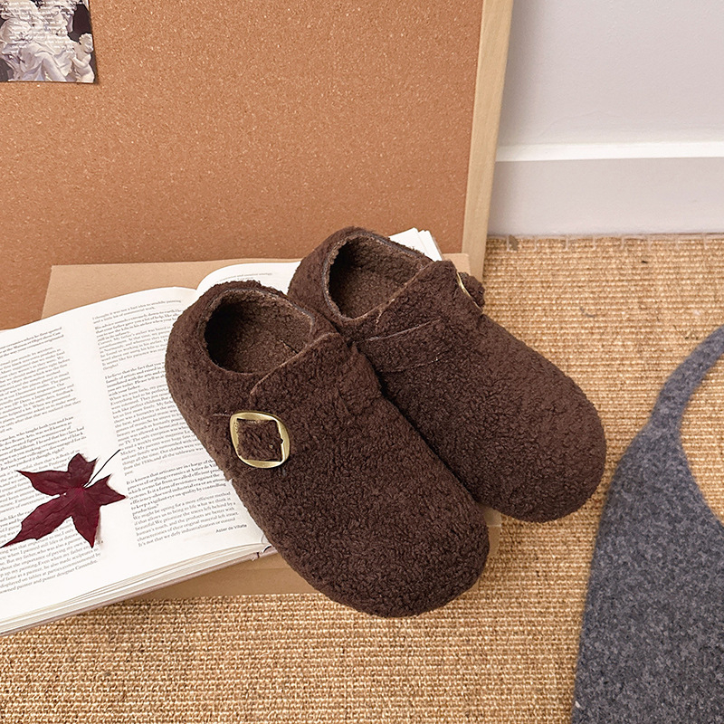 Mary Jane szőrös balerina – velúr felsőrész, belső műszőr bélés, Velcro-zár, PVC talp, alacsony sarok 1–3 cm, kerek orr, téli mindennapi viselet