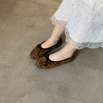 Moterų velūro balerinos su apvaliu priekiniu, žemas kulnas, vidinis dirbtinio trumpų pūkų įdėklas