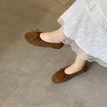 Moterys balerininiai bateliai su apvalia nosimi, nubuk viršus, žemas plokščias kulnas, guma padas, įdaila iš sintetinio trumpo pūko