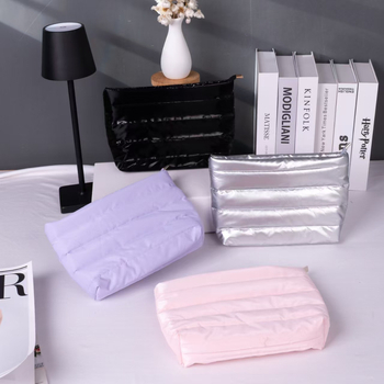 Козметична чанта за пътуване – дишаща и водоустойчива, ултралека; материя: дивинг плат; подплата: полиестер; затваряне: цип