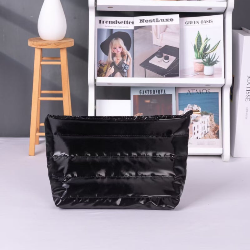 Козметична чанта за пътуване – дишаща и водоустойчива, ултралека; материя: дивинг плат; подплата: полиестер; затваряне: цип