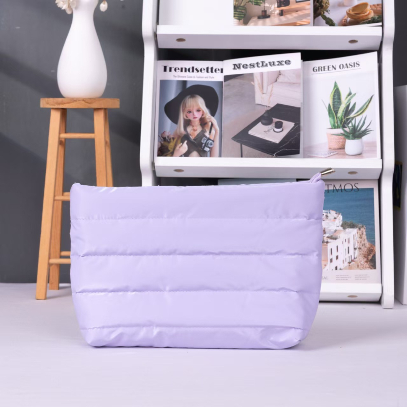 Козметична чанта за пътуване – дишаща и водоустойчива, ултралека; материя: дивинг плат; подплата: полиестер; затваряне: цип