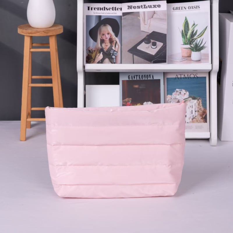 Козметична чанта за пътуване – дишаща и водоустойчива, ултралека; материя: дивинг плат; подплата: полиестер; затваряне: цип