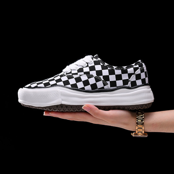 Unisex auduma skeita kurpes ar šaha laukuma rakstu, apaļš purns, gumijas zole, šņorēšana