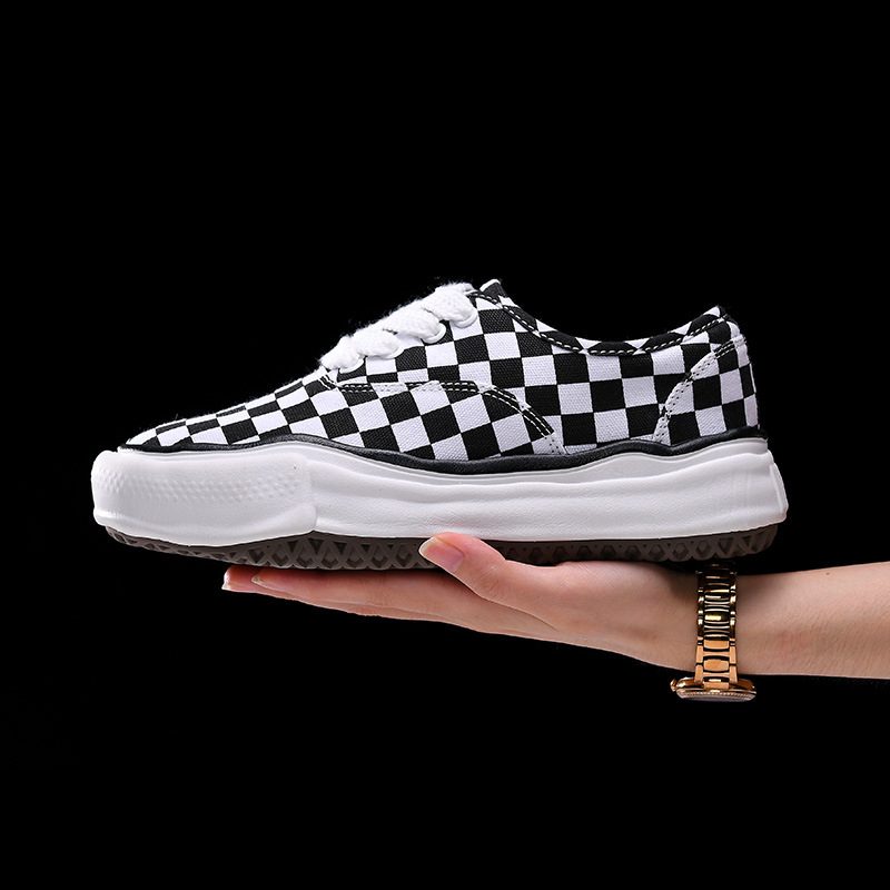 Unisex auduma skeita kurpes ar šaha laukuma rakstu, apaļš purns, gumijas zole, šņorēšana