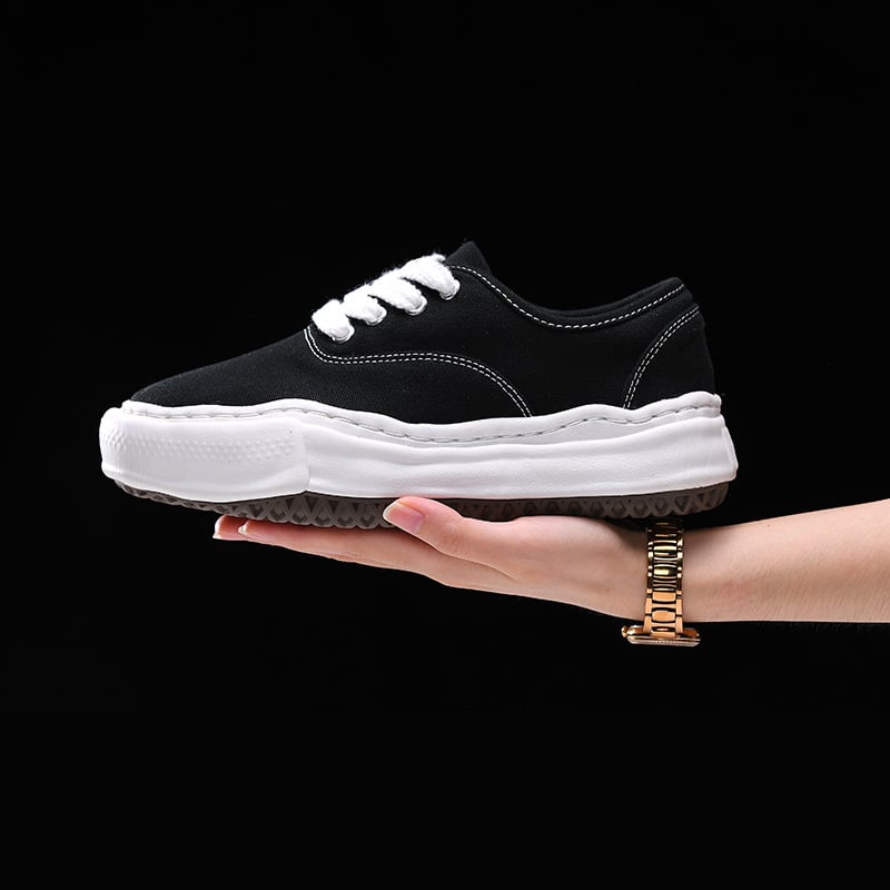 Unisex auduma skeita kurpes ar šaha laukuma rakstu, apaļš purns, gumijas zole, šņorēšana