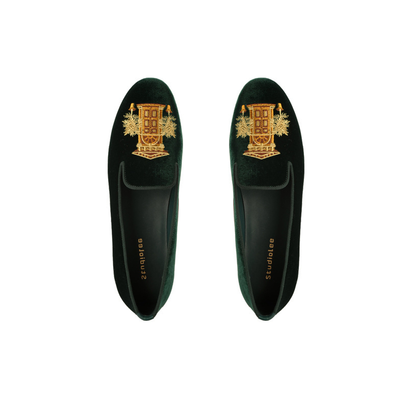 Γυναικείοι loafers με στρογγυλή μύτη - επάνω μέρος από σουέτ βοδινού, εσωτερική επένδυση από δέρμα προβάτου, σόλα από καουτσούκ, ύψος τακουνιού 3-5 εκ