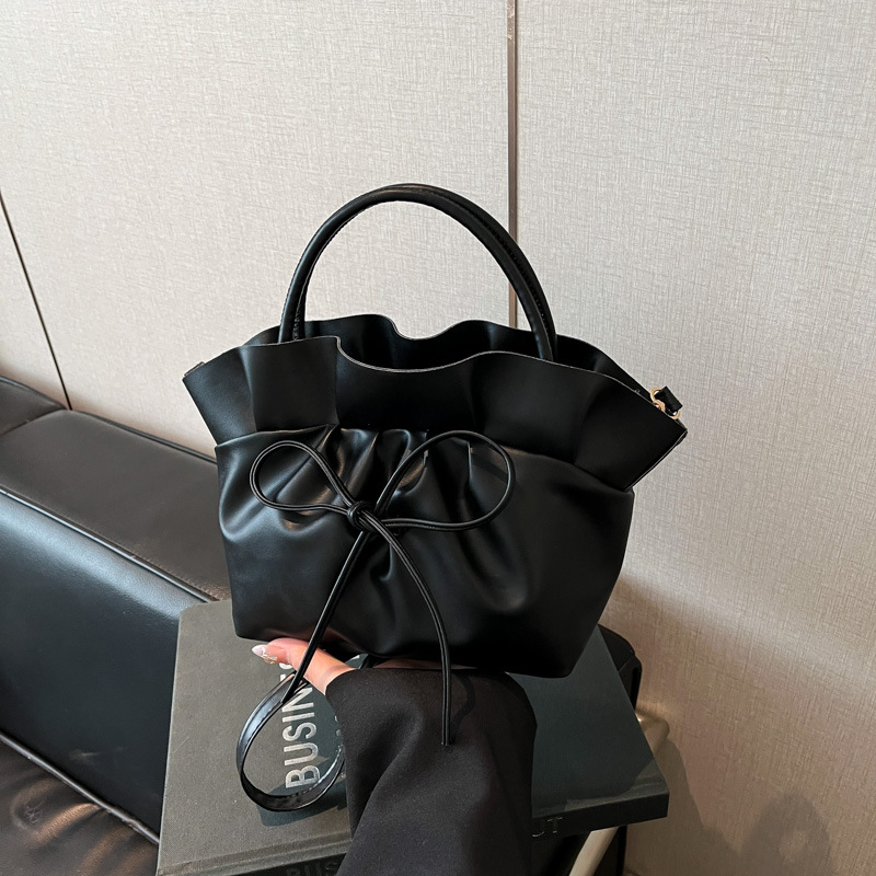 PU crossbody torba u stilu oblaka, horizontalni kvadratični obris, magnetska kopča, poliester podstava, unutarnja džep za telefon, proljeće 2025 izdanje