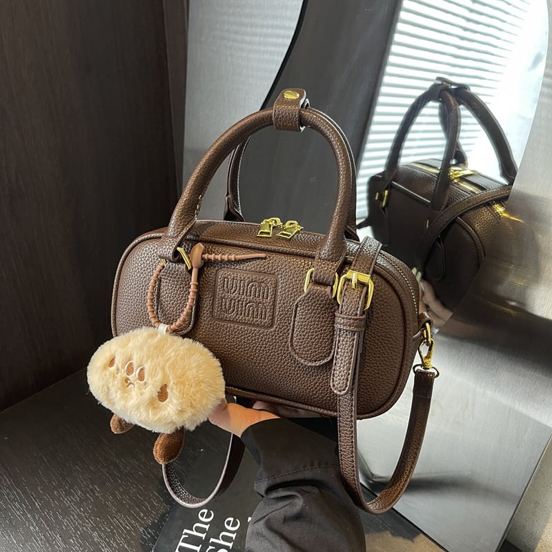 PU keresztbody táska, Boston stílus, párnás alak, cipzáras nyitás, poliészter bélés, belső zseb cipzárral és telefon zseb, egy vállpánt, mindennapi használatra