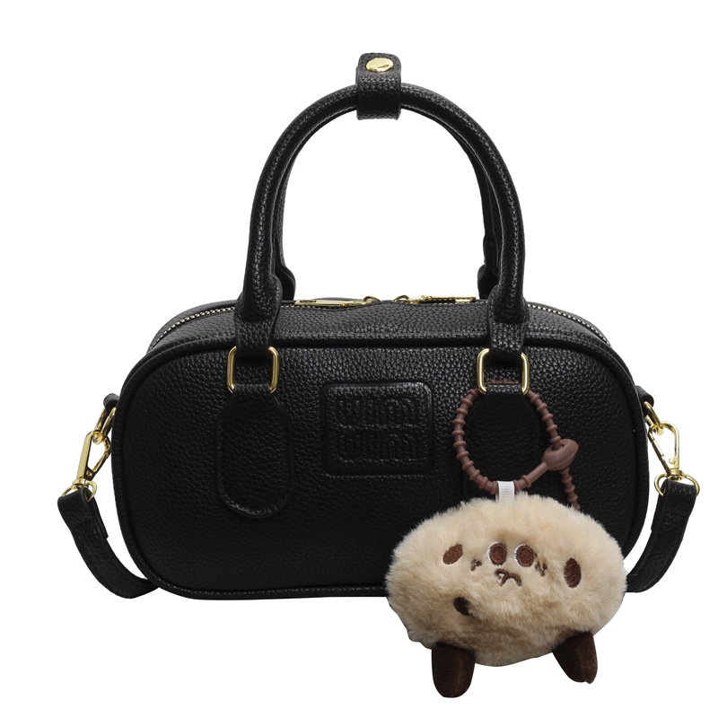 PU keresztbody táska, Boston stílus, párnás alak, cipzáras nyitás, poliészter bélés, belső zseb cipzárral és telefon zseb, egy vállpánt, mindennapi használatra