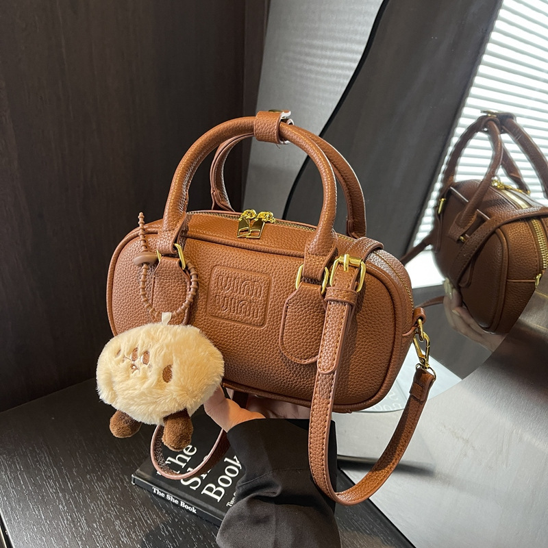 PU kožená crossbody taška, tvar vankúša, zapínanie na zips, vnútorný vrecko typu patch, vrecko na telefón