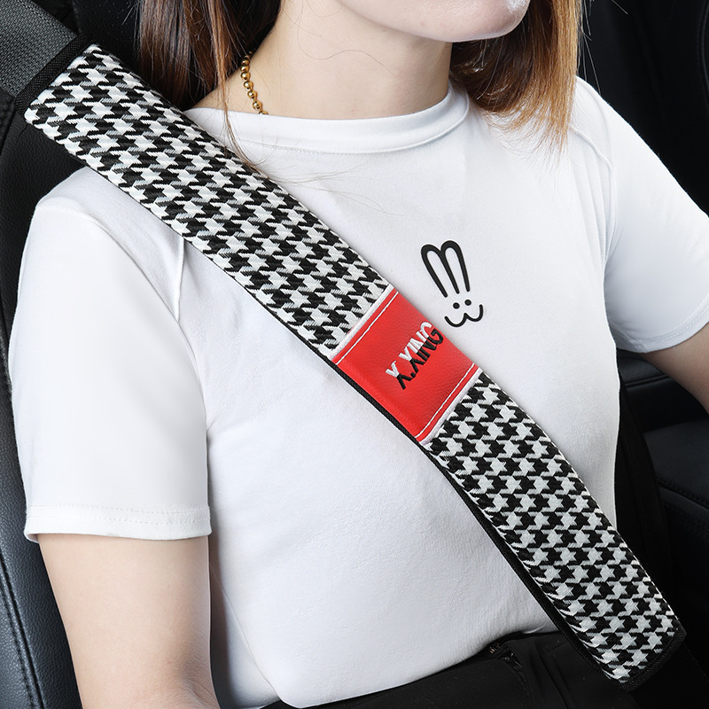 Automobiļa drošības jostas plecu pārvalks ar haundstooth rakstu, garāks, paredzēts automobiļiem un kravas automobiļiem, zīmols red chrysanthemum, pielāgojams.