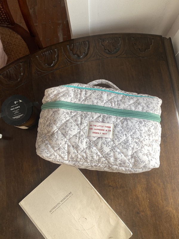 Козметична чанта с плодова шарка, памучна външна част и полиестерна подплата, дишаща и ултралека, свеж и сладък стил за жени