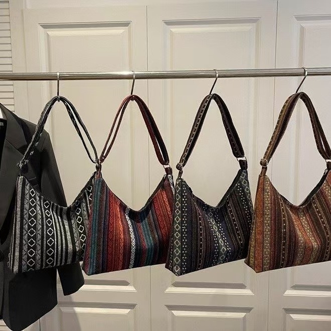 Etnički stil crossbody hobó torba, velika kapaciteta, platnena torba, horizontalni kvadratni oblik, zatvarač na zip, podstava od poliestera