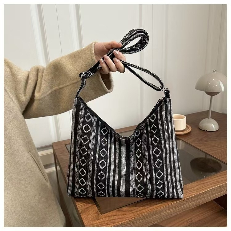 Etnički stil crossbody hobó torba, velika kapaciteta, platnena torba, horizontalni kvadratni oblik, zatvarač na zip, podstava od poliestera