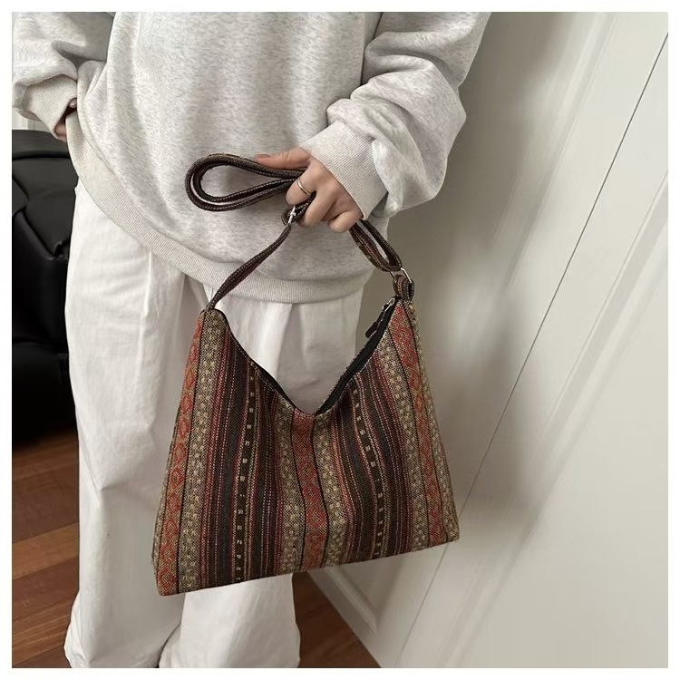 Etnički stil crossbody hobó torba, velika kapaciteta, platnena torba, horizontalni kvadratni oblik, zatvarač na zip, podstava od poliestera