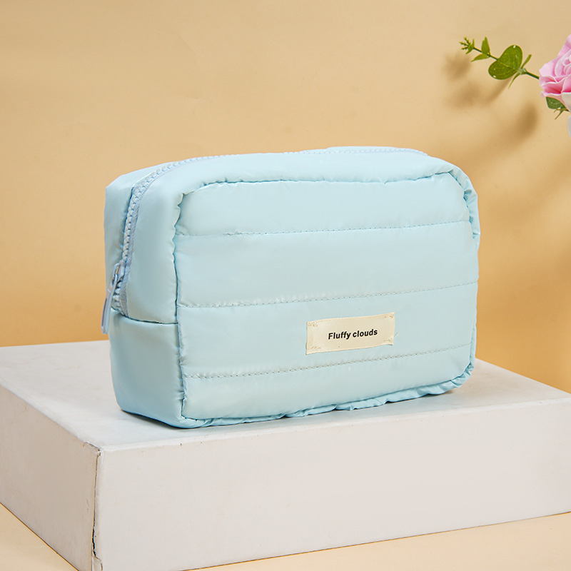 Козметична чанта с голям капацитет и разширяем дизайн, проветрива и ултралека, ръчна дръжка, полиестерна материя, възможност за персонализиране на логото